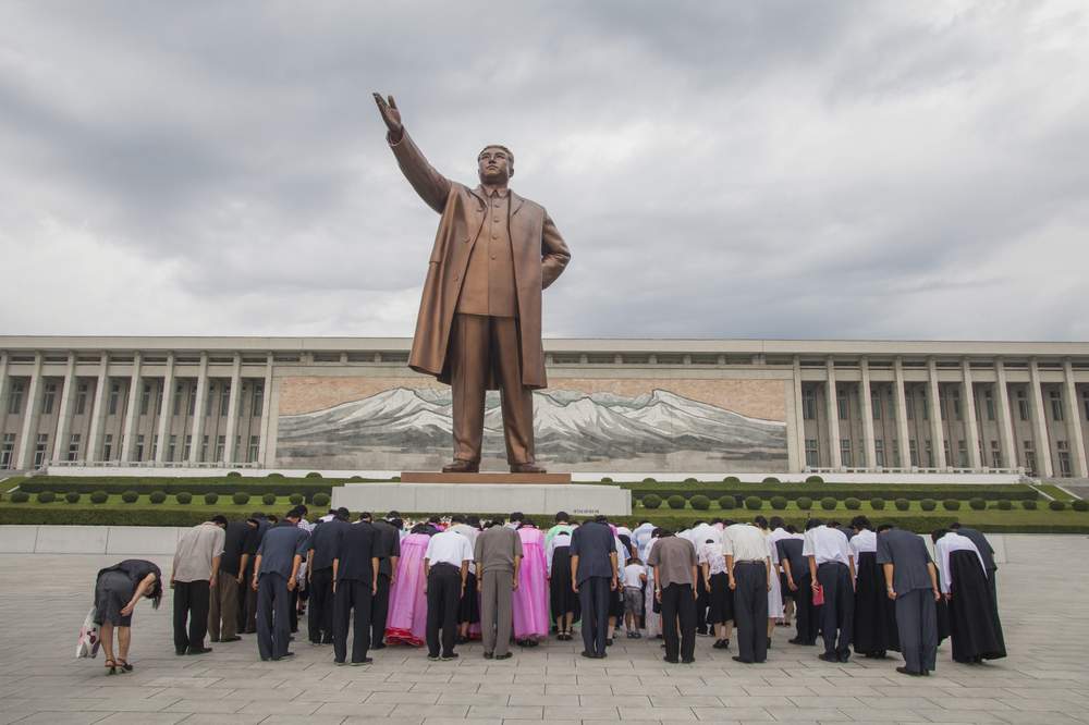 Statue représentant Kim Il-sung de 22 mètres de haut.