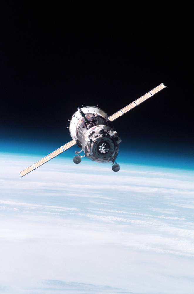 Une navette Soyouz arrive vers l&#39;ISS.