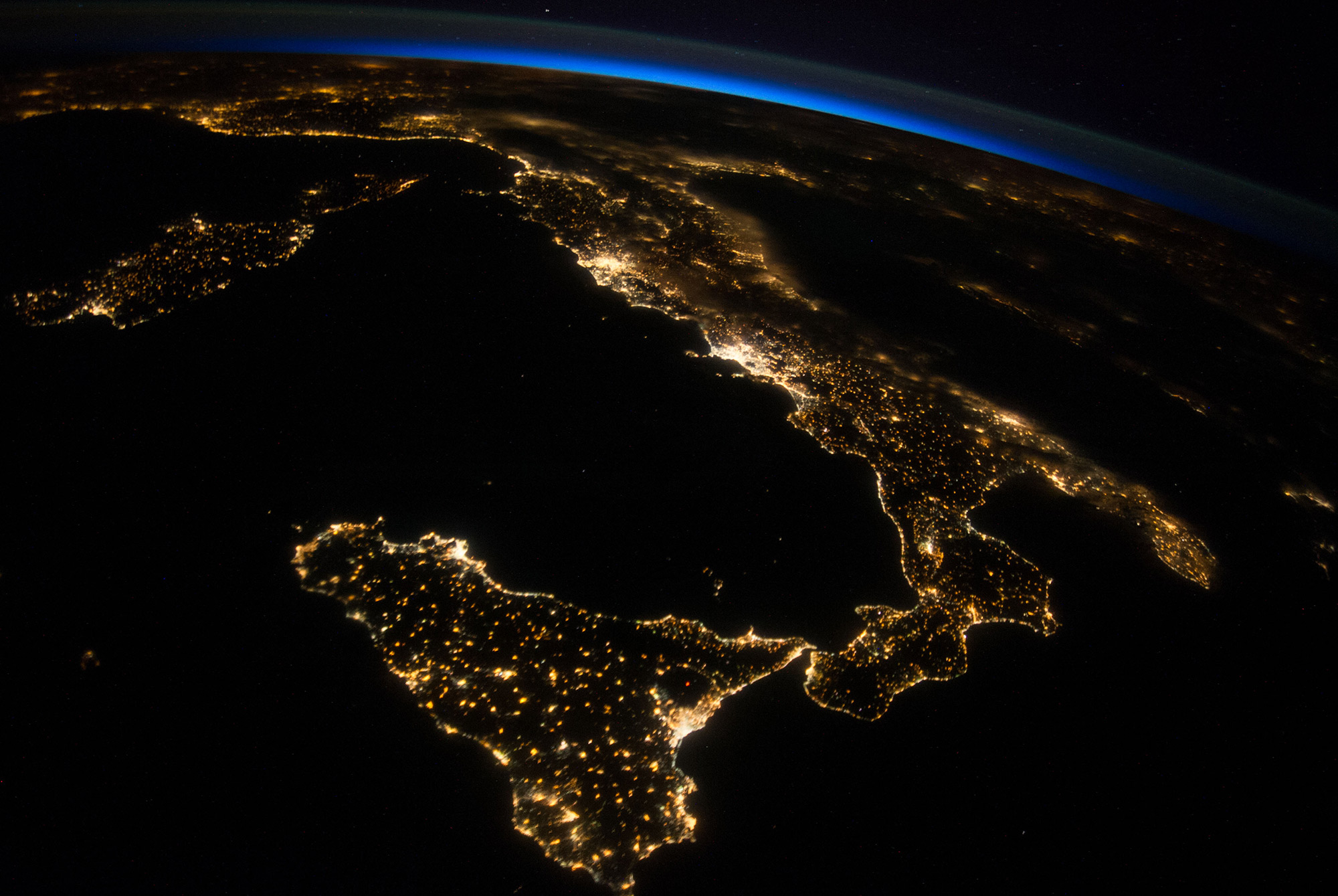 terre-nuit-lumiere