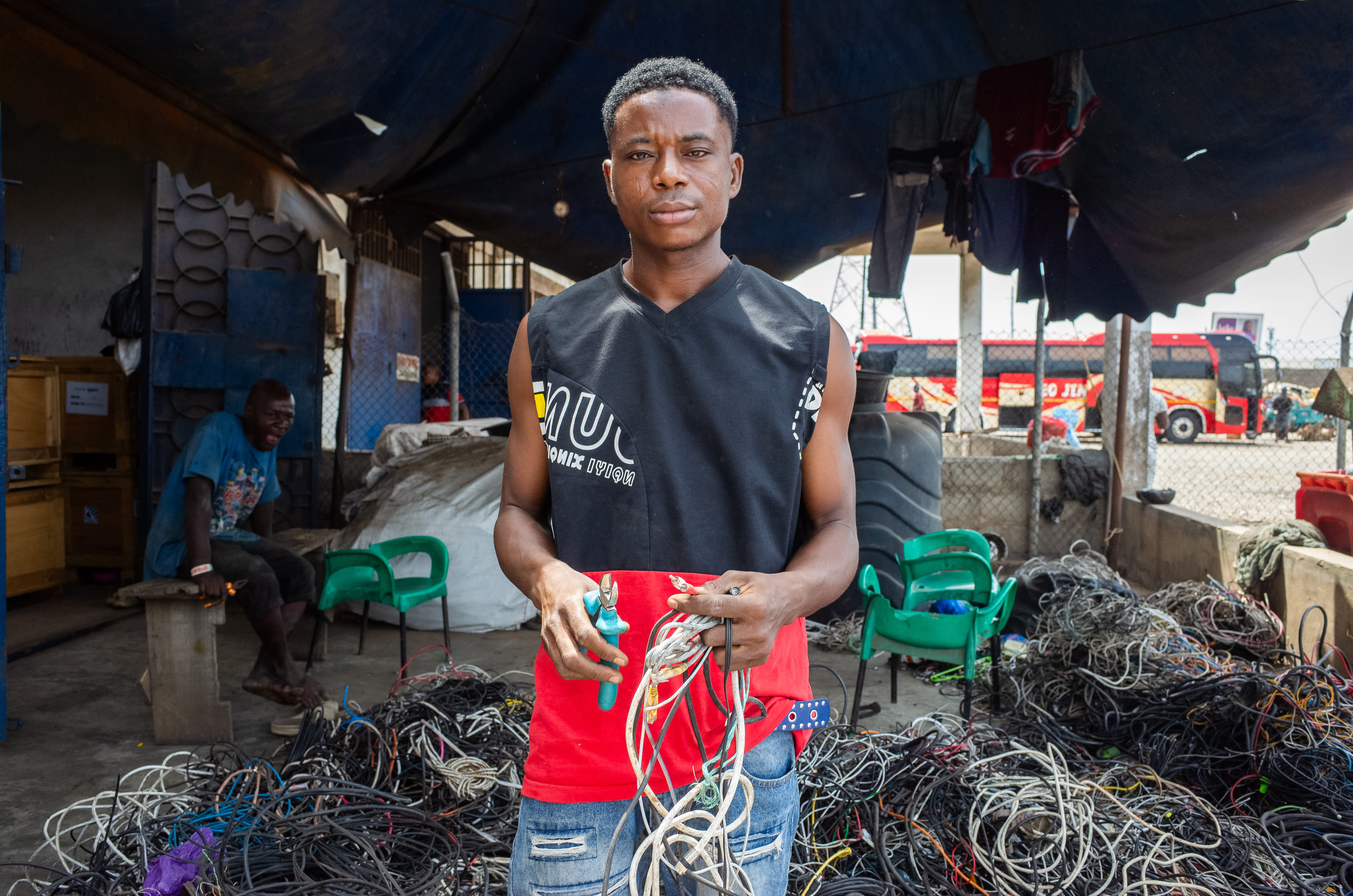 Marché informel d'appareils électroniques à Accra