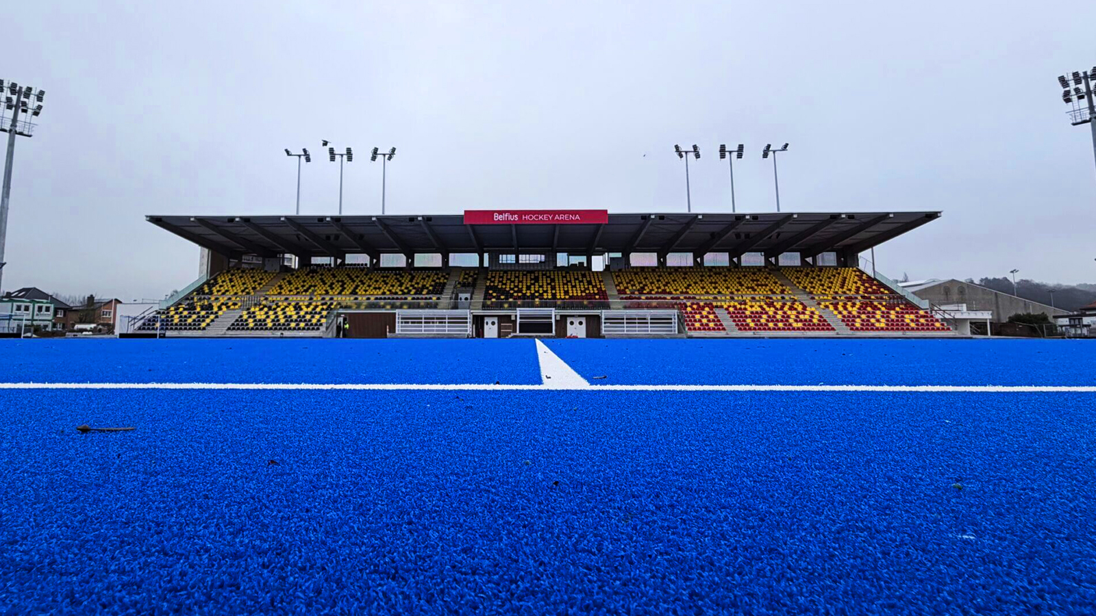 Vue de la Belfius Hockey Arena de Wavre, construite pour la Coupe du monde 2026.