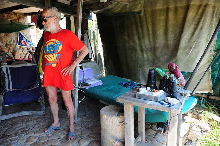 Mauro sous sa tonnelle