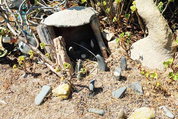 La crèche et les santons de galet