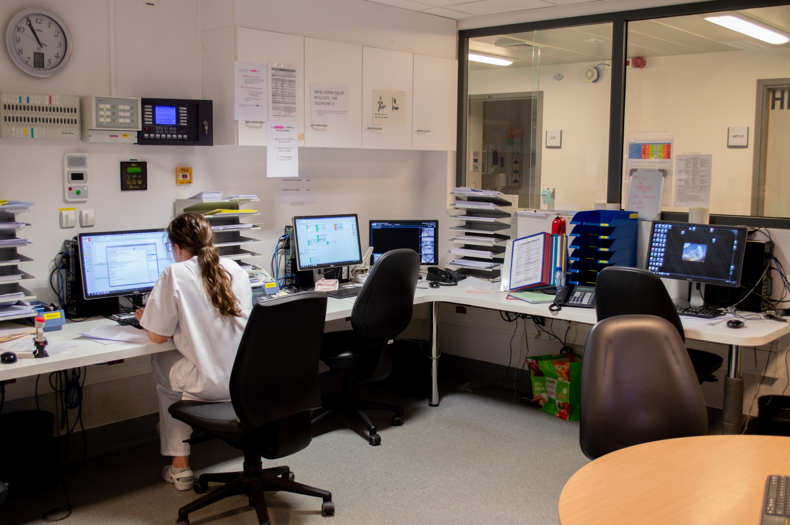 La salle des médecins et infirmiers, le coeur du service.
