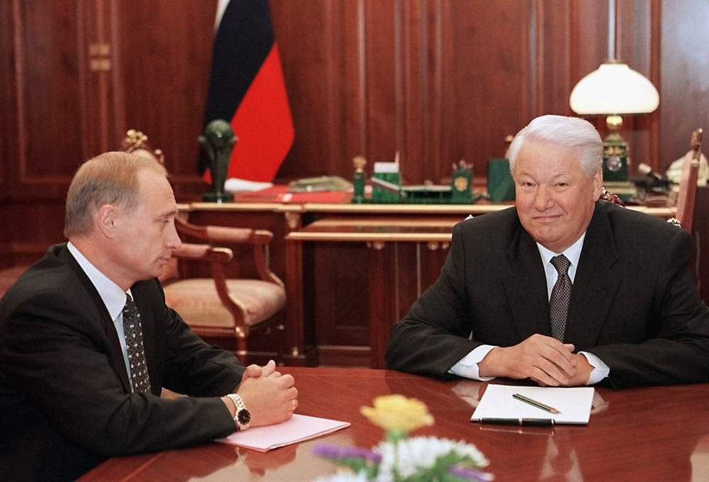 Vladimir Poutine et Boris Eltsine le 10 août 1999. (© AFP)